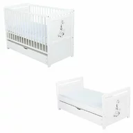 Patut din lemn bebe, Transformabil si pentru junior, 120x60 cm, Cu sertar cu capac, Din lemn de pin si mdf, Stabil si rezistent, Inaltime reglabila pe 3 nivele, Laterala cu 3 bete detasabile EN716-1 EN716-2, Alb, Babyneeds, Nadia II, Girafa + Saltea 10 cm