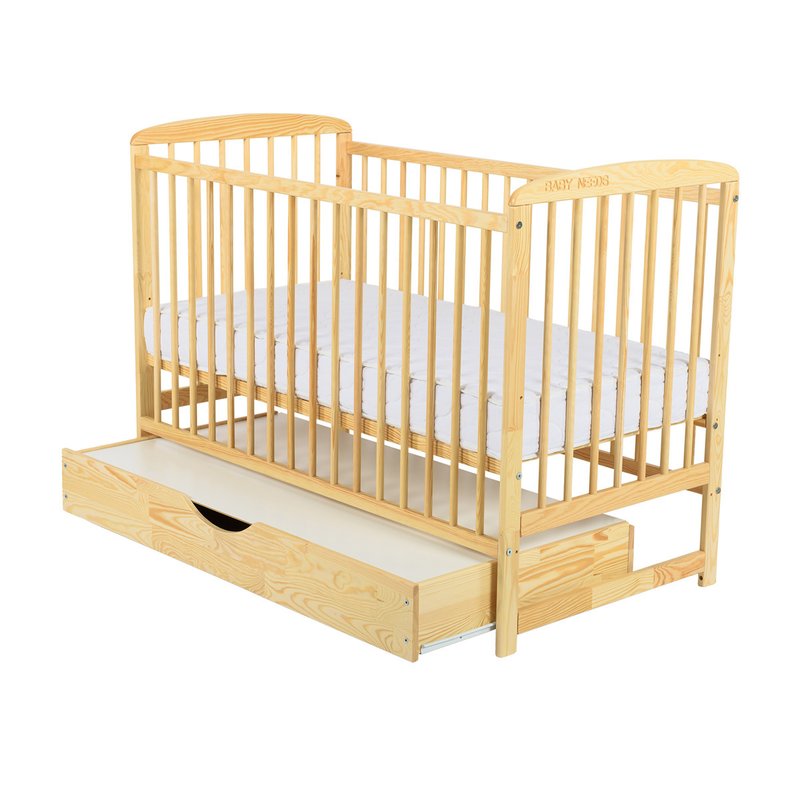 BabyNeeds - Patut din lemn Ola 120x60 cm, Cu sertar cu capac, Din lemn de pin si mdf, Stabil si rezistent, Inaltime saltea reglabila pe 3 nivele, Laterala cu 3 bete detasabile, Natur