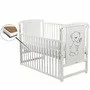 Patut din lemn bebe, 120x60 cm, Cu laterala culisanta, Din lemn de pin si mdf, Stabil si rezistent, Inaltime saltea reglabila pe 3 nivele, Laterala cu 3 bete detasabile, EN716-1, EN716-2, Alb, Babyneeds, Timmi + Saltea 10 cm