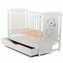 Patut din lemn bebe, 120x60 cm, Cu sertar cu capac, Din lemn de pin si mdf, Stabil si rezistent, Inaltime saltea reglabila pe 3 nivele, Laterala cu 3 bete detasabile, EN716-1, EN716-2, Alb, Babyneeds, Timmi + Saltea 10 cm - 7