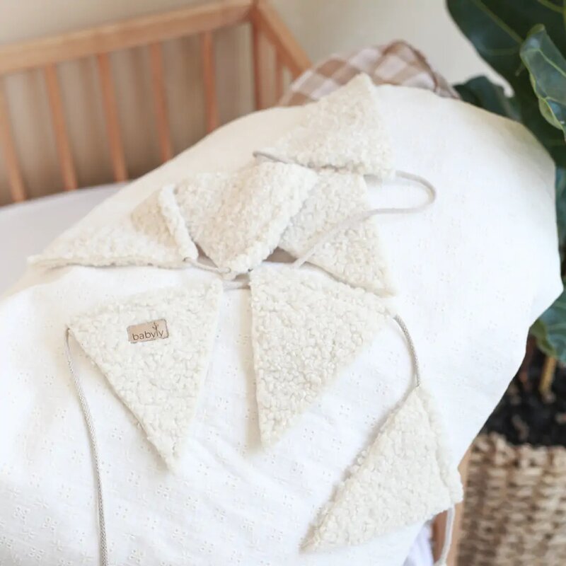 Babyly - ghirlanda decor din tesatura bucle, decoratiune pentru camera copilului - teddy - crem