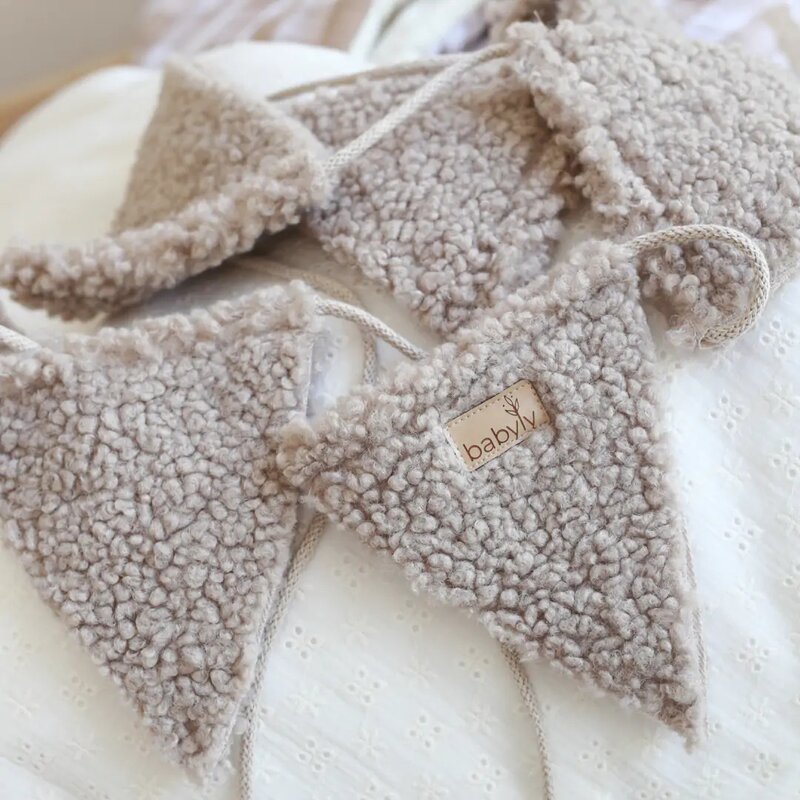 Babyly - ghirlanda decor din tesatura bucle, decoratiune pentru camera copilului - teddy - taupe