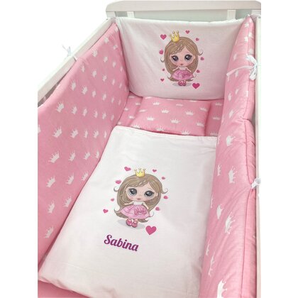 Lenjerie de patut bebelusi Personalizata Imprimata pat 140x70 cm Prințesa cu coronițe albe pe roz