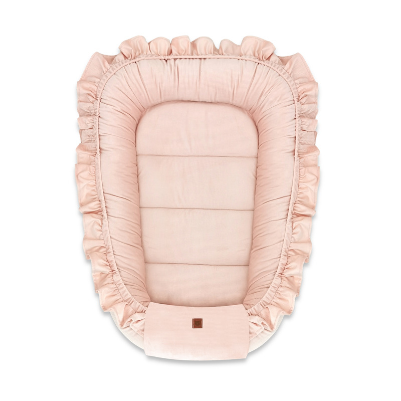 Miminu - cosulet bebelus pentru dormit, baby nest 55 x 75 cm, cu volanase, din catifea, magnolia