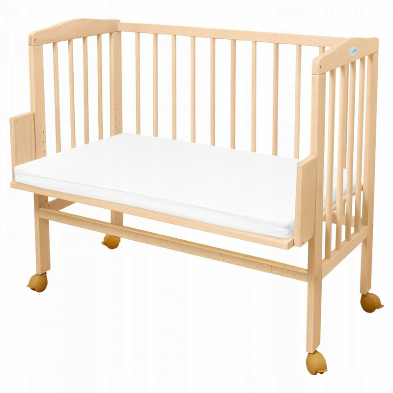 Patut pentru copii 2in1, 90 cm x 55 cm, lemn de fag, vopsea certificata, roti blocabile, laterala detasabila, co-sleeping, saltea inclusa, waldin, natural