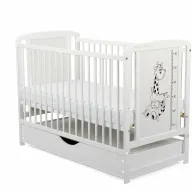 Patut din lemn bebe, 120x60 cm, Cu sertar cu capac, Din lemn de pin si mdf, Stabil si rezistent, Inaltime saltea reglabila pe 3 nivele, Laterala cu 3 bete detasabile, EN716-1, EN716-2, Alb, Babyneeds, Timmi Girafa