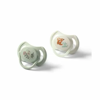 Set 2 suzete bebelusi, BabyOno, 6-18 luni, Varf aplatizat bilateral, Dezvoltare corecta a muscaturii, Maner fosforescent, Scut ventilat Air Flow, Fara BPA, Usor de sterilizat, Verde/ Bej