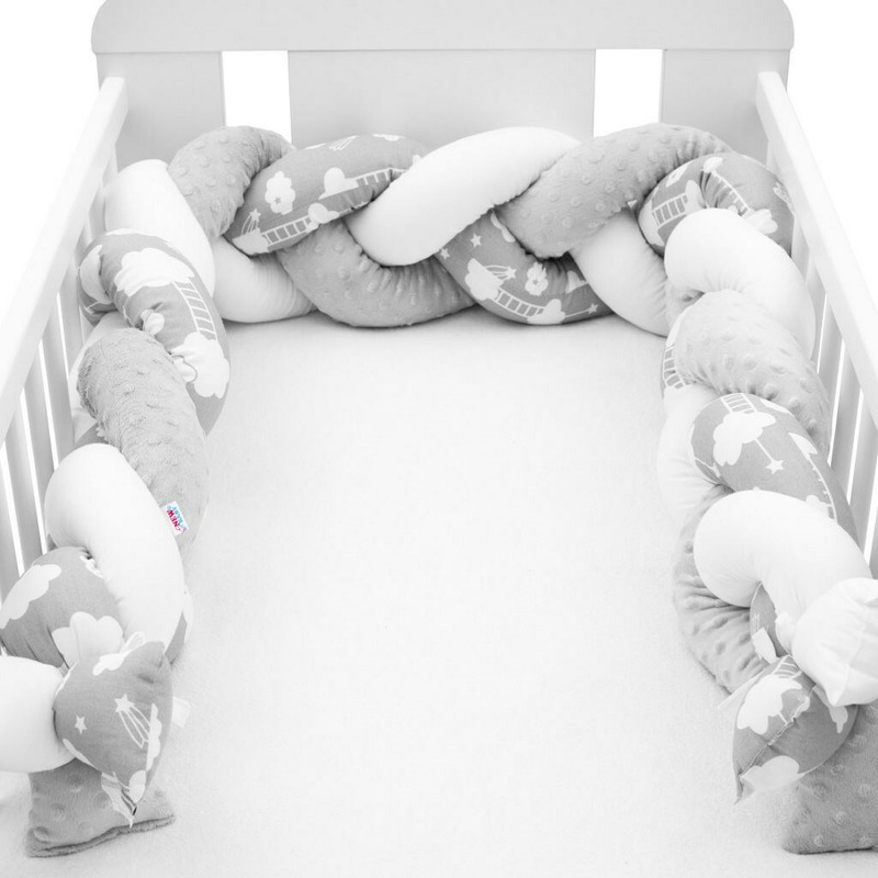 Protectie laterala pentru patut, tip bumper impletit, din bumbac, din materiale certificate oeko tex standard 100, new baby, lungime 225 cm, grey with clouds
