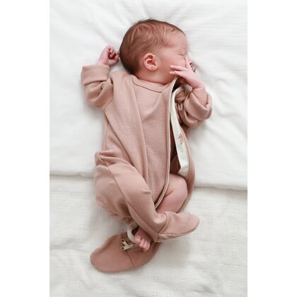 Babyly - Salopeta bebelusi cu maneca lunga si botosei, inchidere cu fermoar, Bej Fluid, marimea 68
