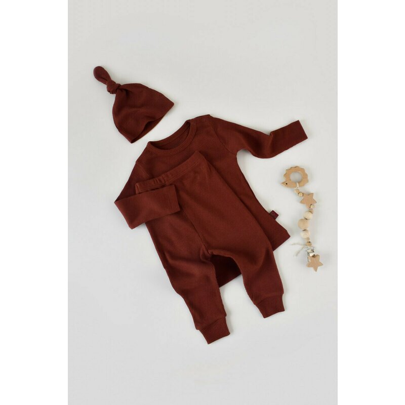 Babycosy - set 3 piese: bluzita cu maneca lunga, panataloni lungi si caciulita din bumbac organic si modal - caramiziu (marime: 18-24 luni)