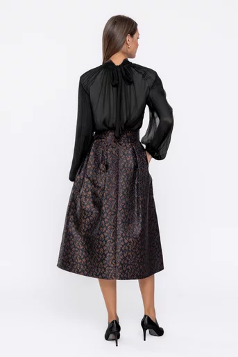 Bluză Caramel elegantă mătase naturală cu creți decorativi neagră B4537