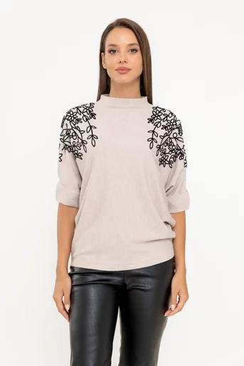 Bluză cu broderie pe umeri bej BSU0801