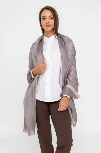 Eșarfă elegantă gri  cu bordură EGK0807