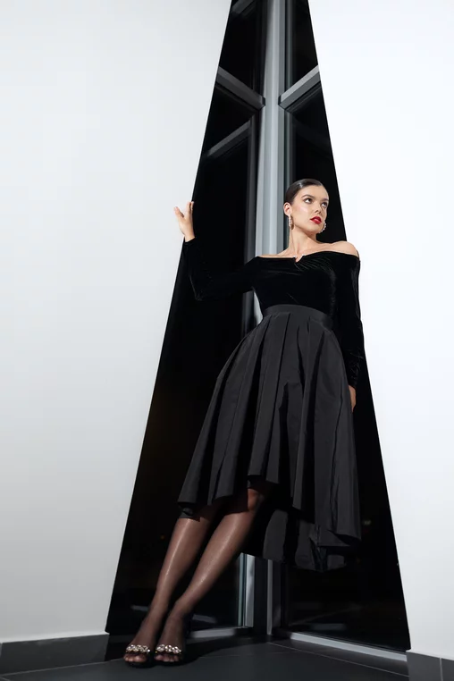 Fustă Caramel elegantă din tafta cu croială asimetrică neagră F3514 thumbnail picture - 