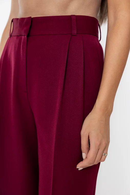 Pantaloni Caramel lejeri cu două pliuri visinii P2520 thumbnail picture - 