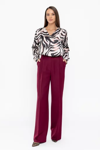 Pantaloni Caramel lejeri cu două pliuri visinii P2520