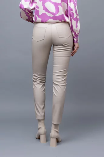 Pantaloni piele ecologica cu buzunare aplicate bej  P2310