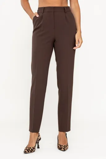 Pantaloni Caramel conic cu un pliu maro P2512