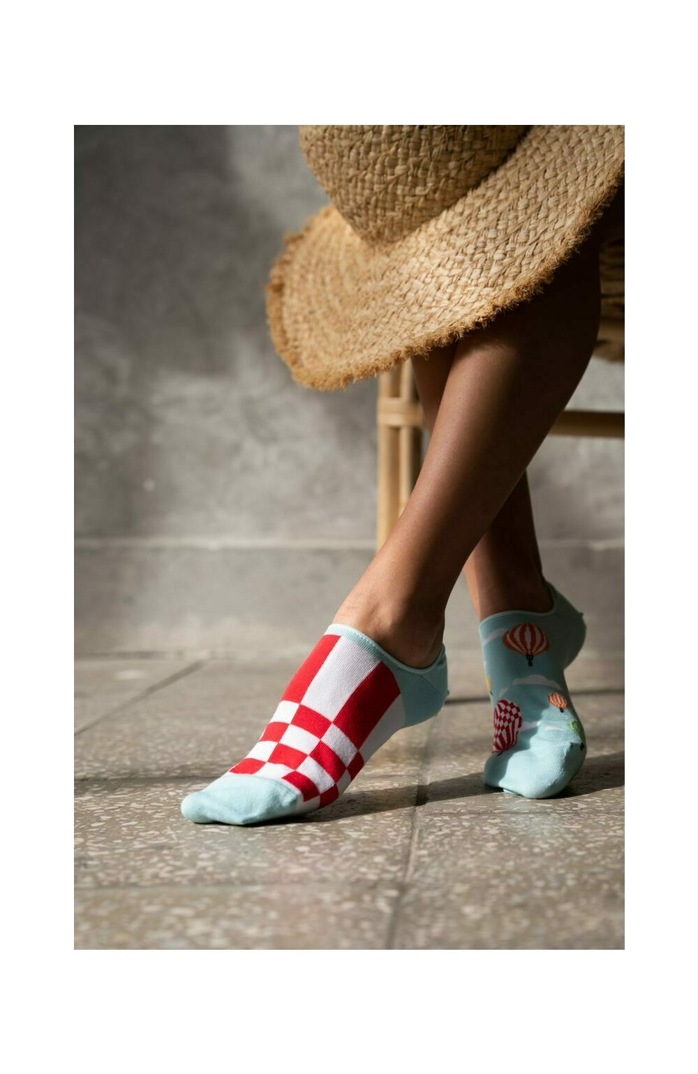 Talpici dama – Sosete dama – din bumbac, cu model asimetric – Happy socks – More S005-009 Balloons carouri imagine noua 2022