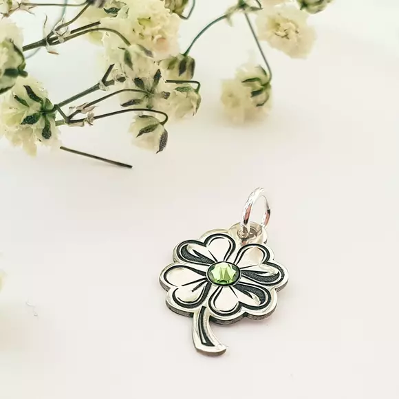 Ezüst Lóhere Medál Swarovski Kristállyal