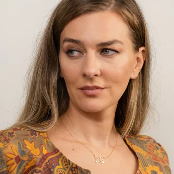 Anya Szívében Nyaklánc - Anya és Fiai Kezdőbetűkkel - 18K Sárga Aranyozott 925 Sterling Ezüst - Körkapocs