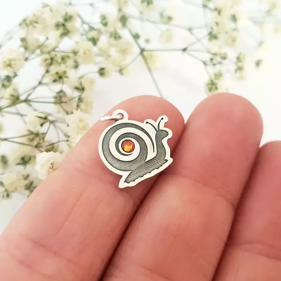 Csiga medál - Ezüst 925 - Swarovski kristály