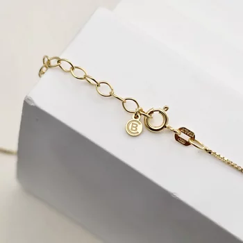 Csillanó Gyöngy Nyaklánc – Kerek Medál és Gyöngycsepp Charm – 18K Sárga Aranyozott 925 Sterling Ezüst