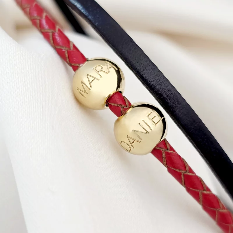 Duo Karkötő – Kétszínű, Fonott Piros és Fekete Bőrrel, 2 Ezüst Gyönggyel – 18K Sárga Aranyozott 925-ös Ezüst - Inox Zárral