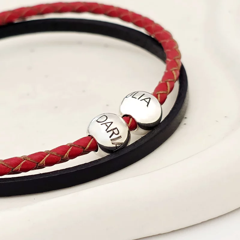 Duo Karkötő – Kétszínű, Fonott Piros és Fekete Bőrrel, 2 Ezüst Gyönggyel – 925-ös Ezüst - Inox Zárral