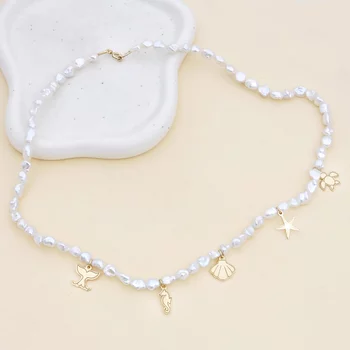 Gyöngy Nyaklánc - Trópusi Csillogás - Keshi Gyöngysor Nyári Charmokkal - 18K Sárga Aranyozott 925 Sterling Ezüst - Körkapocs