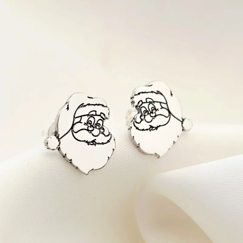 Karácsonyi fülbevaló - Télapó fehér hajfürtökkel - Ezüst 925, csavaros zár