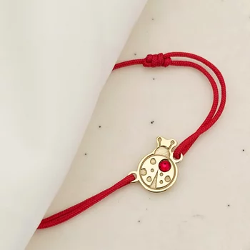 Katicabogár Karkötő - 18K Sárga Aranyozott 925 Sterling Ezüst Katica - Swarovski Kristály - Állítható Méretű Zsinór