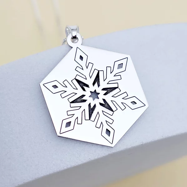 Lánc személyre szabott karácsonyi medállal - Hópehely - hatszögletű modell - Ezüst 925