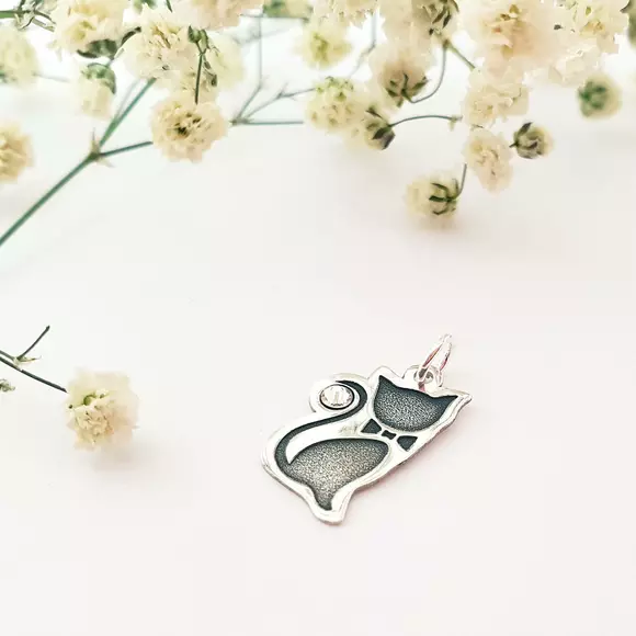 Macska medál csokornyakkendővel - Ezüst 925 - Swarovski kristály