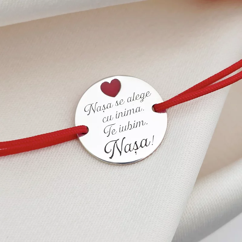 Keresztanyám karkötő – Ezüst szívvel, piros zománccal – Állítható zsinór