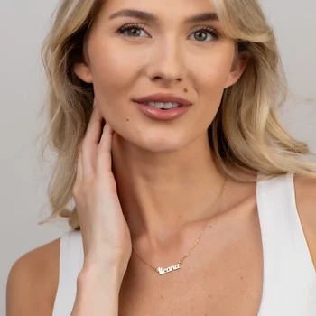 Neves Nyaklánc - 18K Sárga Aranyozott 925 Sterling Ezüst Név - Körkapocs