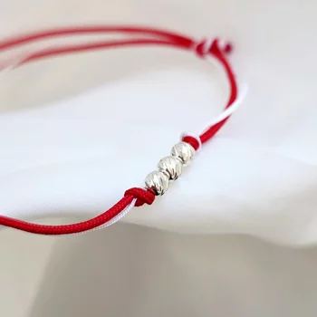 Piros és Fehér Karkötő 3 db ezüst golyóval