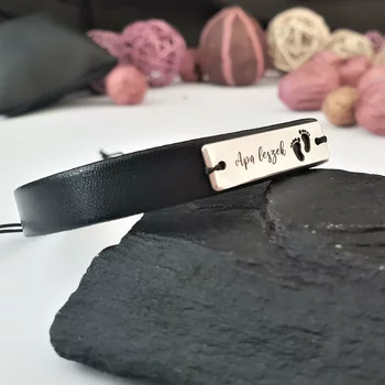 Kivágott lábacska bőr karkötő ezüst lemezzel
