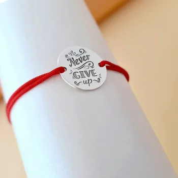 Soha ne add fel a karkötőt - piros zsinór