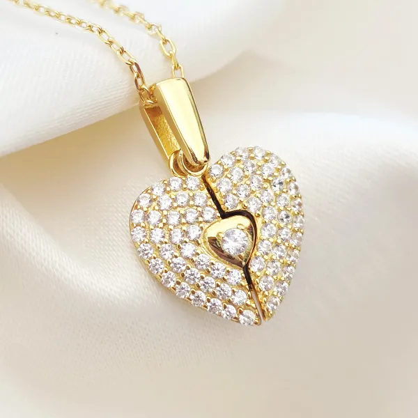 Sparkle Wings Medál – Cirkónia Kristályok és 18K Sárga Aranyozott 925 Sterling Ezüst
