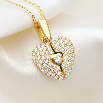 Sparkle Wings Medál – Cirkónia Kristályok és 18K Sárga Aranyozott 925 Sterling Ezüst
