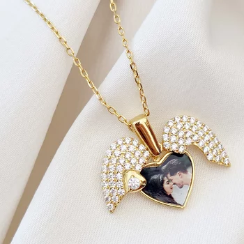 Sparkle Wings Medál – Cirkónia Kristályok és 18K Sárga Aranyozott 925 Sterling Ezüst