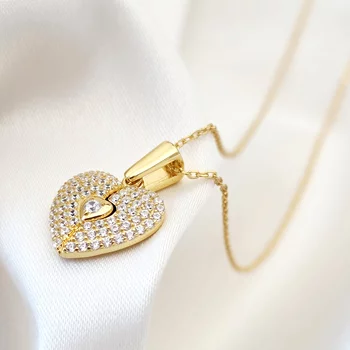 Sparkle Wings Medál – Cirkónia Kristályok és 18K Sárga Aranyozott 925 Sterling Ezüst