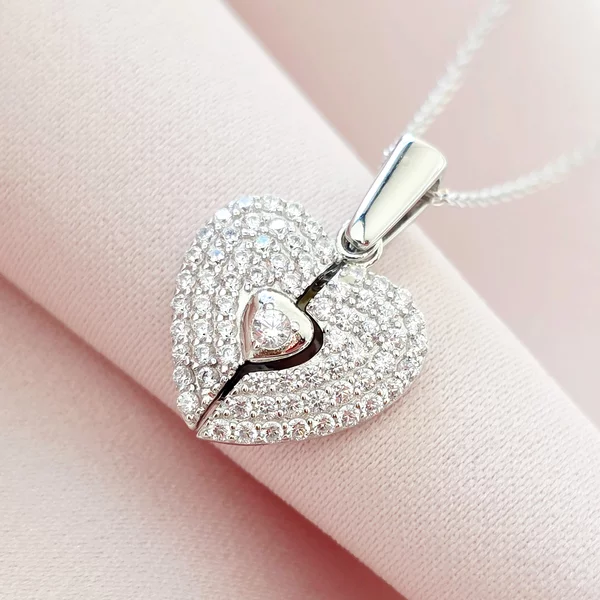 Sparkle Wings Medál – Cirkónia Kristályok és Ródiumozott 925 Sterling Ezüst