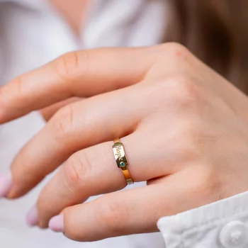 Személyre szabott gyűrű - A Személyiség Rezgései - Gyűrű Névvel és 1 Drágakővel - 925-ös Ezüst 18K Sárga arany bevonattal