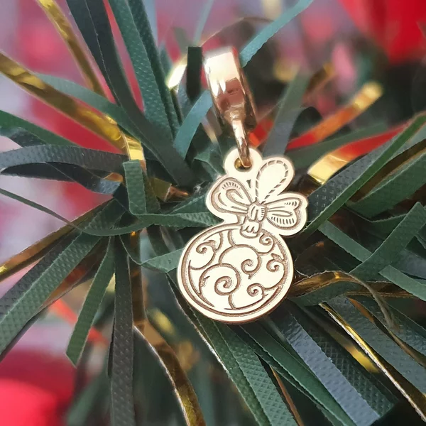 Személyre szabott karácsonyi bűbáj - Globe - Ezüst 925 18 karátos sárga arannyal bevonva