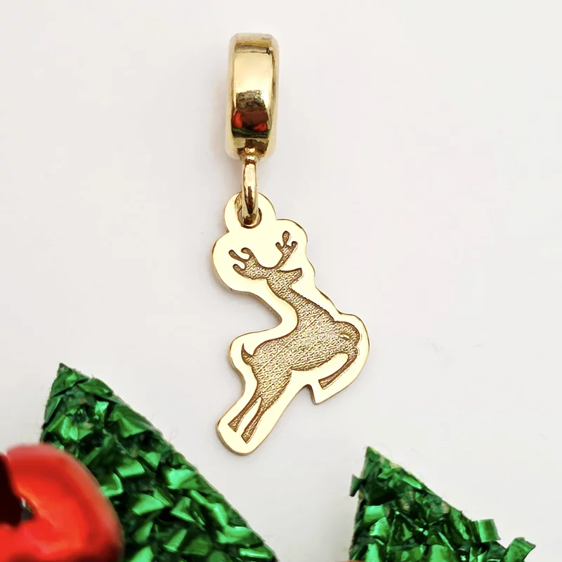 Személyre szabott karácsonyi bűbáj - Rénszarvas Rudolf - 925 ezüstözött 18K sárga arannyal