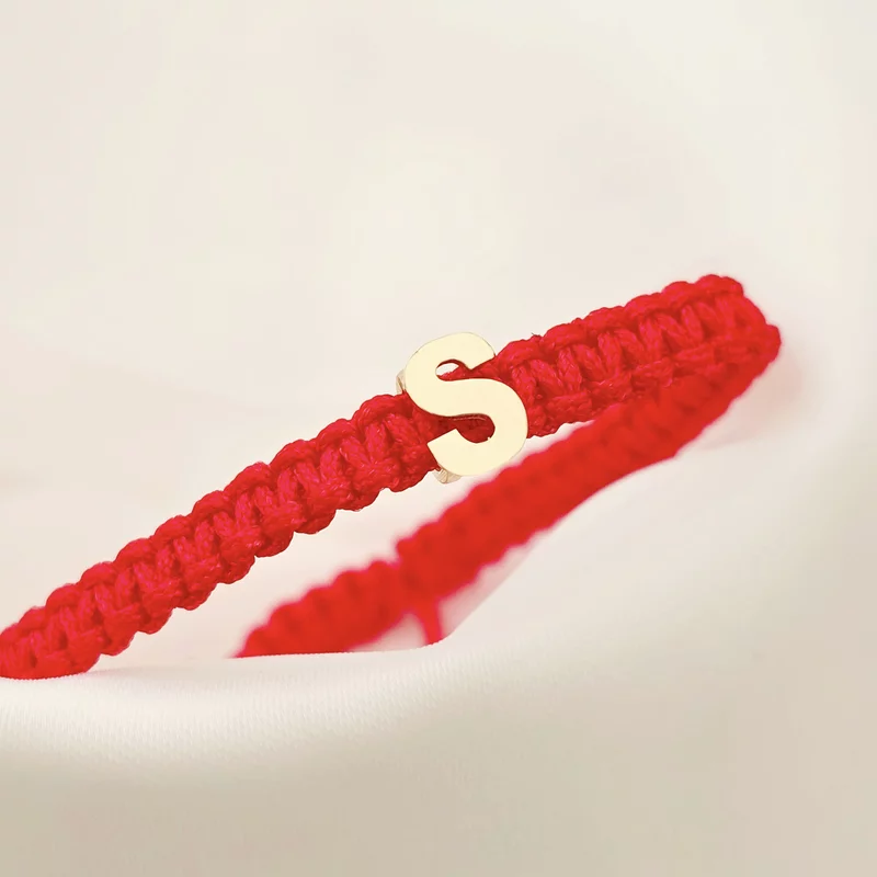 Bratara Initiala Ta pentru bebe - Aur 14K - Snur rosu impletit, reglabil picture - 3