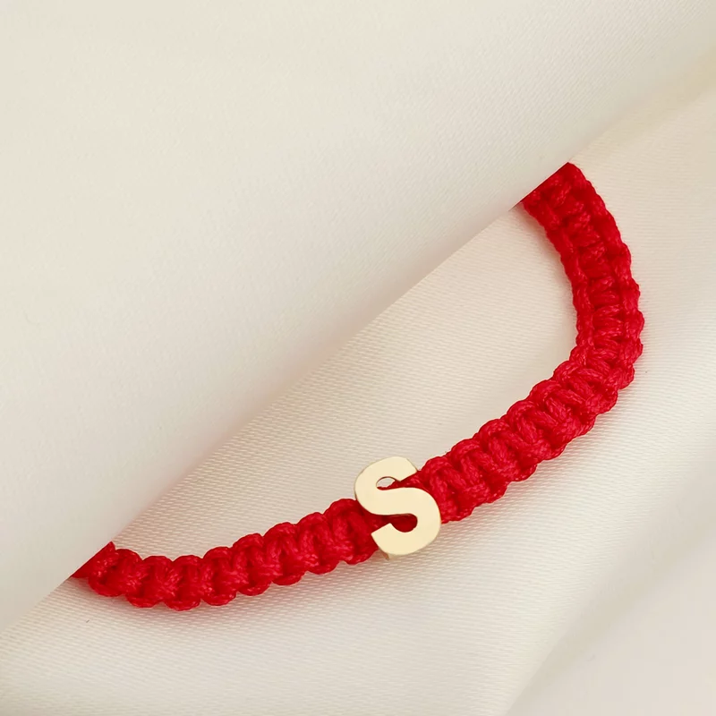 Bratara Initiala Ta pentru bebe - Aur 14K - Snur rosu impletit, reglabil picture - 2