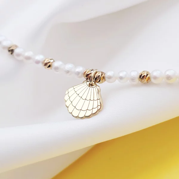 Bratara cu Perle - Charm scoica Venus - Model sirag perle cu 8 bilute - Argint 925 placat cu Aur Galben 18K